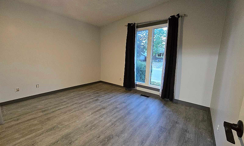 Bright, Spacious & C...