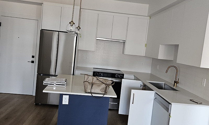 Almost New 2 Bed 2 B...