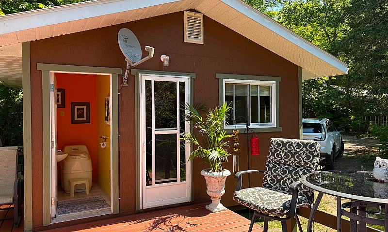 Waterfront Cottage /...