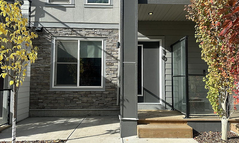 New Townhouse, 2-Bed...