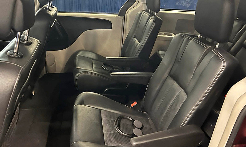  2017 Dodge Caravan...