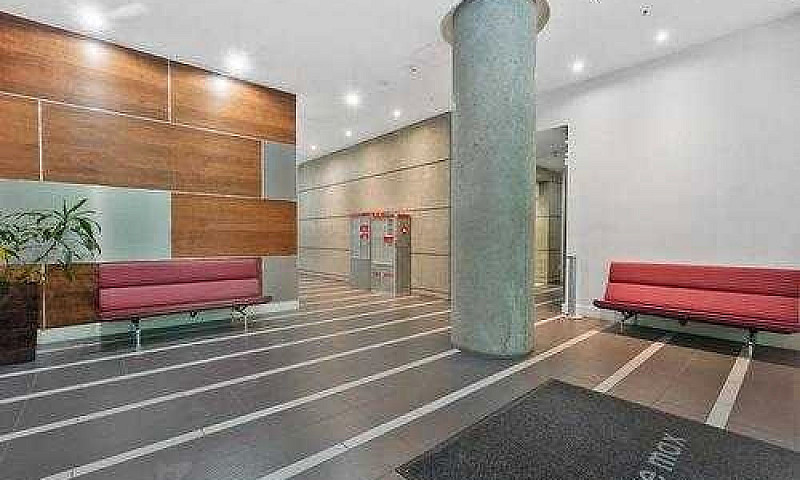 Bright 1-Bedroom Con...