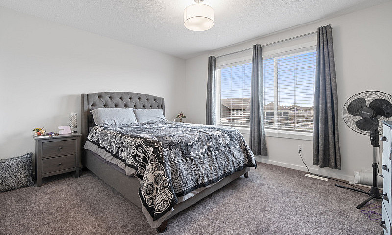 Stunning 4-Bedroom H...
