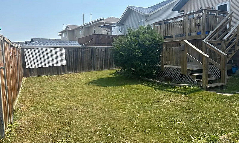 House For Sale - Lac...