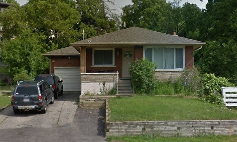 3 Beds 1 Bath Beauti...