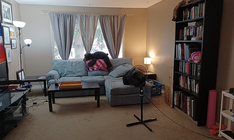 Mainfloor 2 Bdrm Sui...
