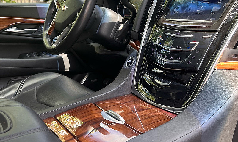 2017 Cadillac Escala...
