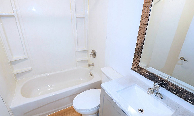 Charming 2-Bedroom B...
