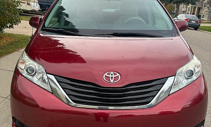 2014 Toyota Sienna L...