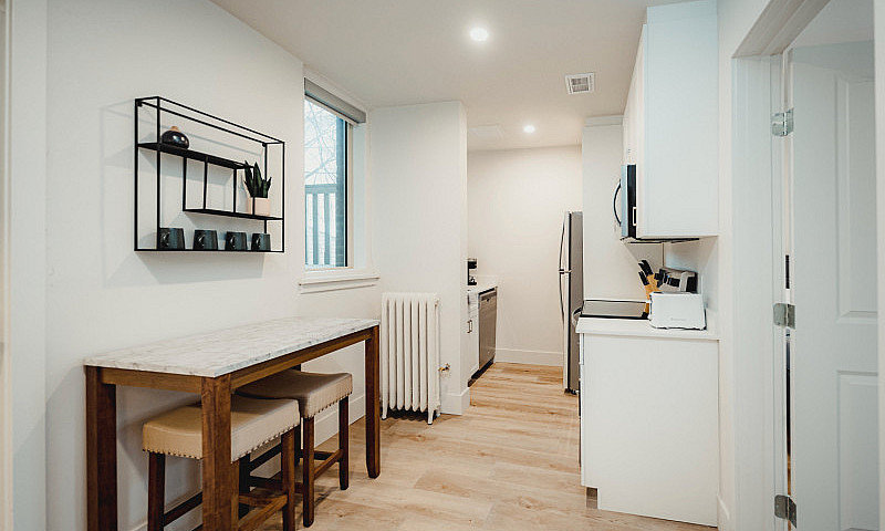 Fully Furnished 1 Be...