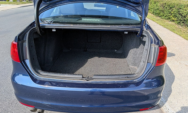 2012 Volkswagen Jett...