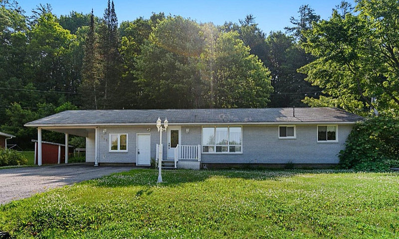 Stunning Country Hom...