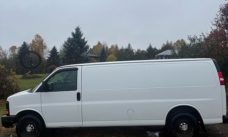 Chevy Express Van 25...
