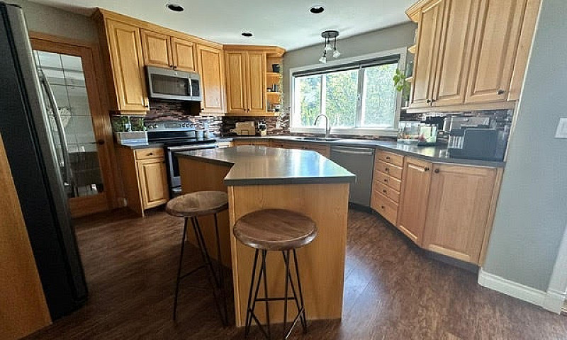 5 Bedrooms, 4 Bathro...