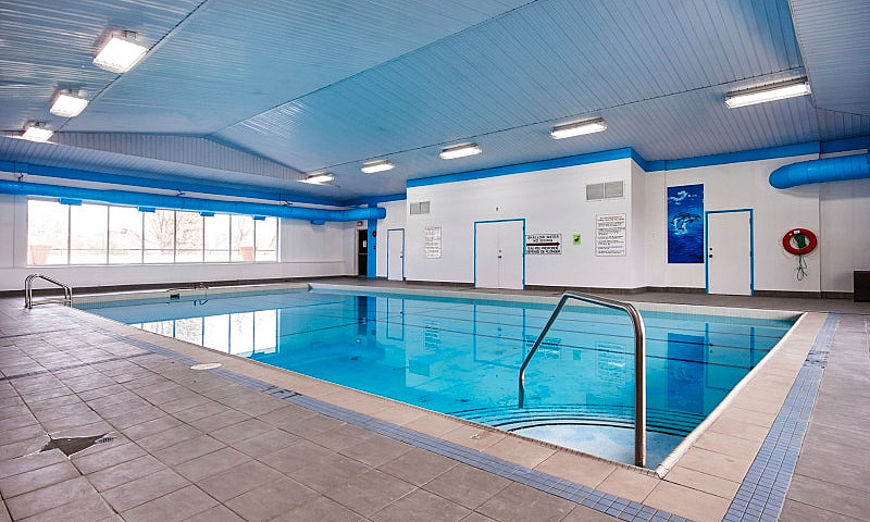 Bright 2-Bedroom Cor...