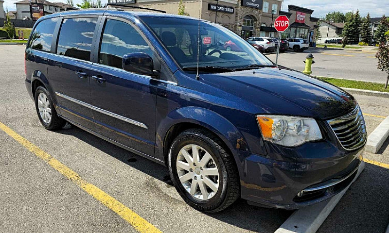 2015 Chrysler Town &...
