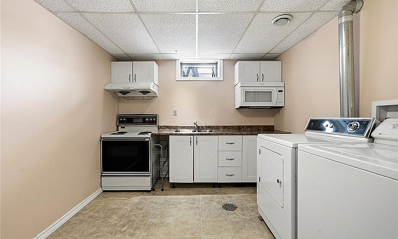 Basement Suite For R...