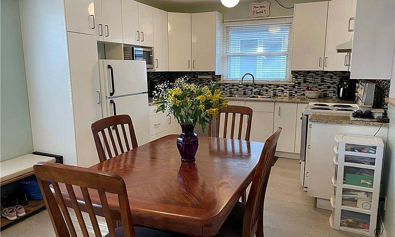 3 Beds 1 Bath - Hous...