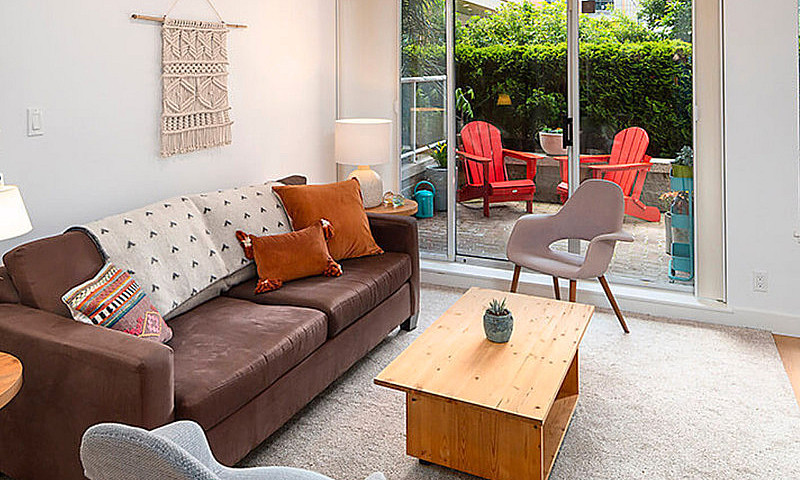 Bright Spacious Down...