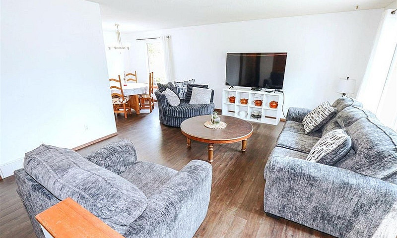 **3.5 Beds 2 Baths P...