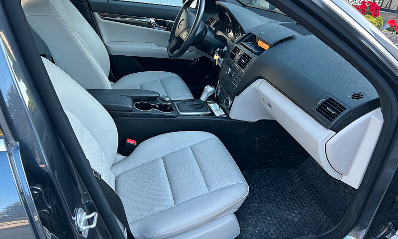 2010 Mercedes C300...