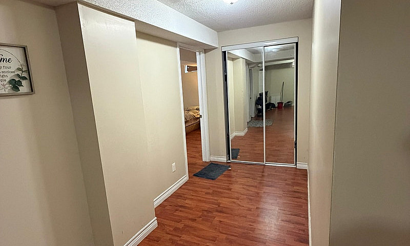 Private Room For Ren...