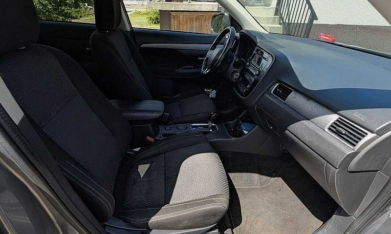 Mitsubishi Outlander...