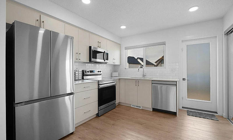 Modern 2-Bedroom + D...