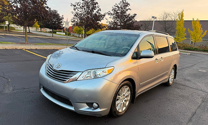 2011 Toyota Sienna X...