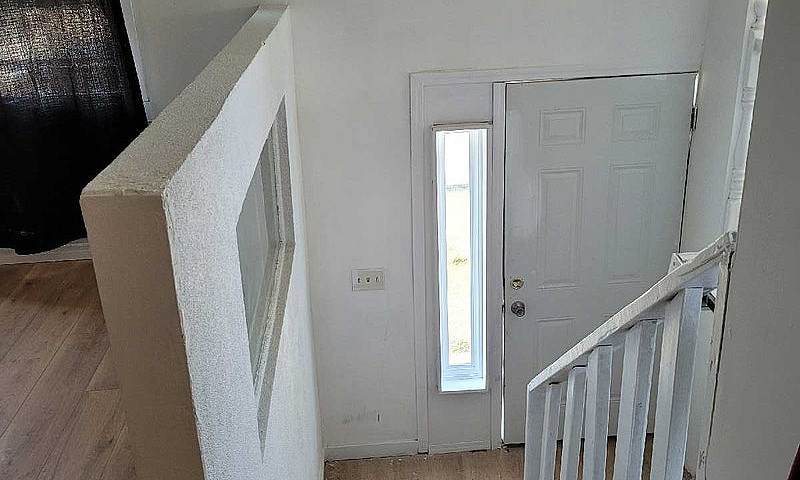 3 Br Mainfloor In Ca...