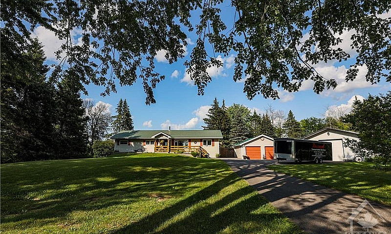 House For Sale - Com...