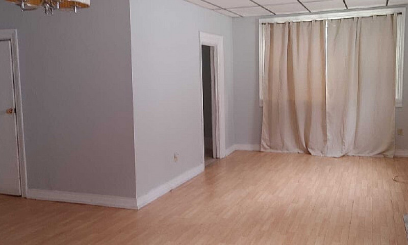 3 Bed, 1.5 Bath Town...