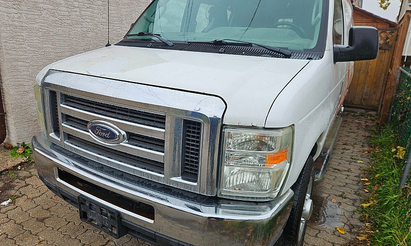 Ford E-250 Econoline...