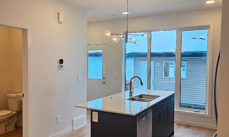 New Built 3 Bed  2.5...