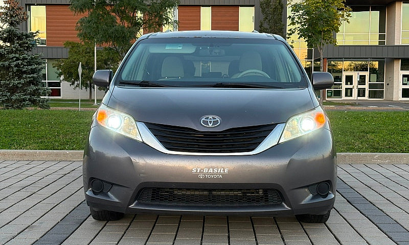 2013 Toyota Sienna L...