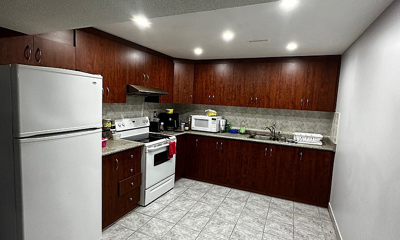 1 Bedroom Basement A...