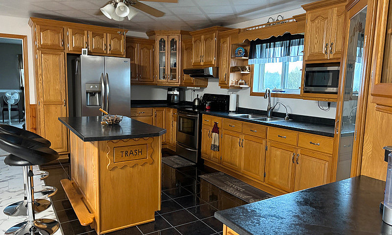 Acreage Home For Sa...