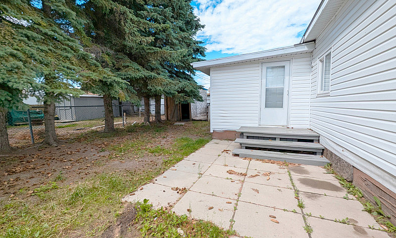 Bright 3-Bedroom Wit...
