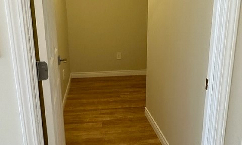 Beautiful 2 Bed, 2 B...