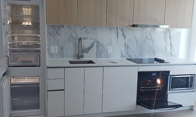 Premium 1 Bed + Den ...