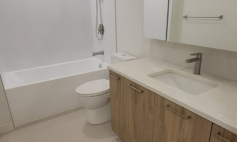 Brand New 3 Beds 2 B...