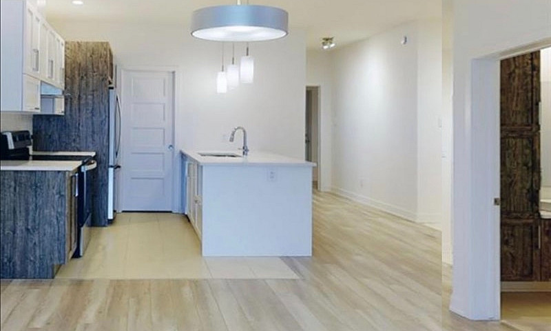Luxury Condo-Style R...