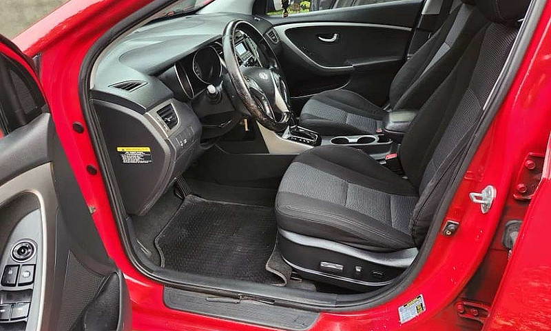 Hyundai Elantra Gt •...
