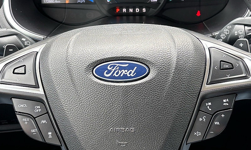 2019 Ford Edge Titan...