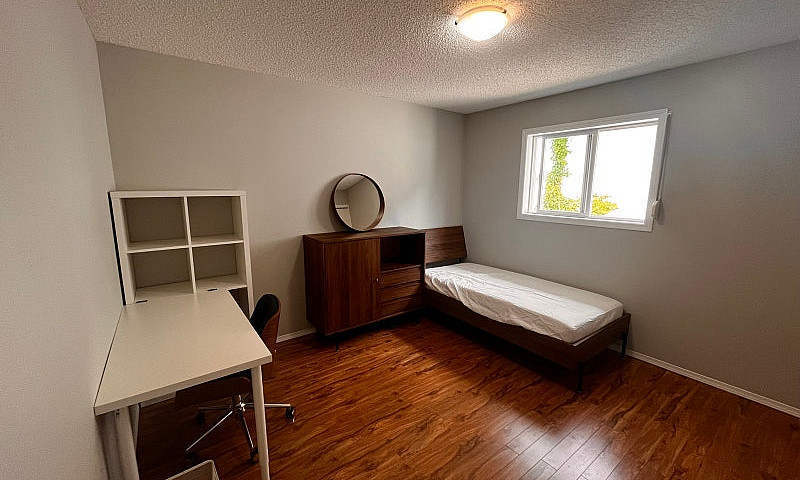 Furnished Room For R...