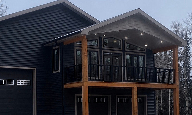 Acreage Living With ...