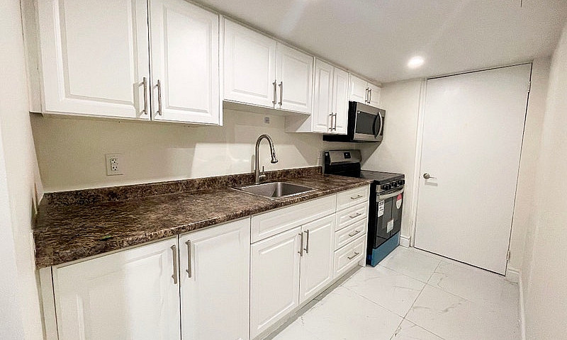 1 Bedroom Basement F...
