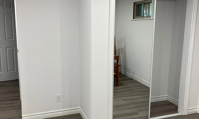 2 Large Bedrooms For...