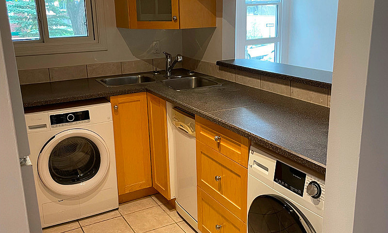 Cozy 1 Bedroom Apart...