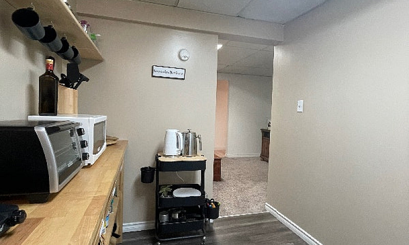 1 Bedroom Basement A...
